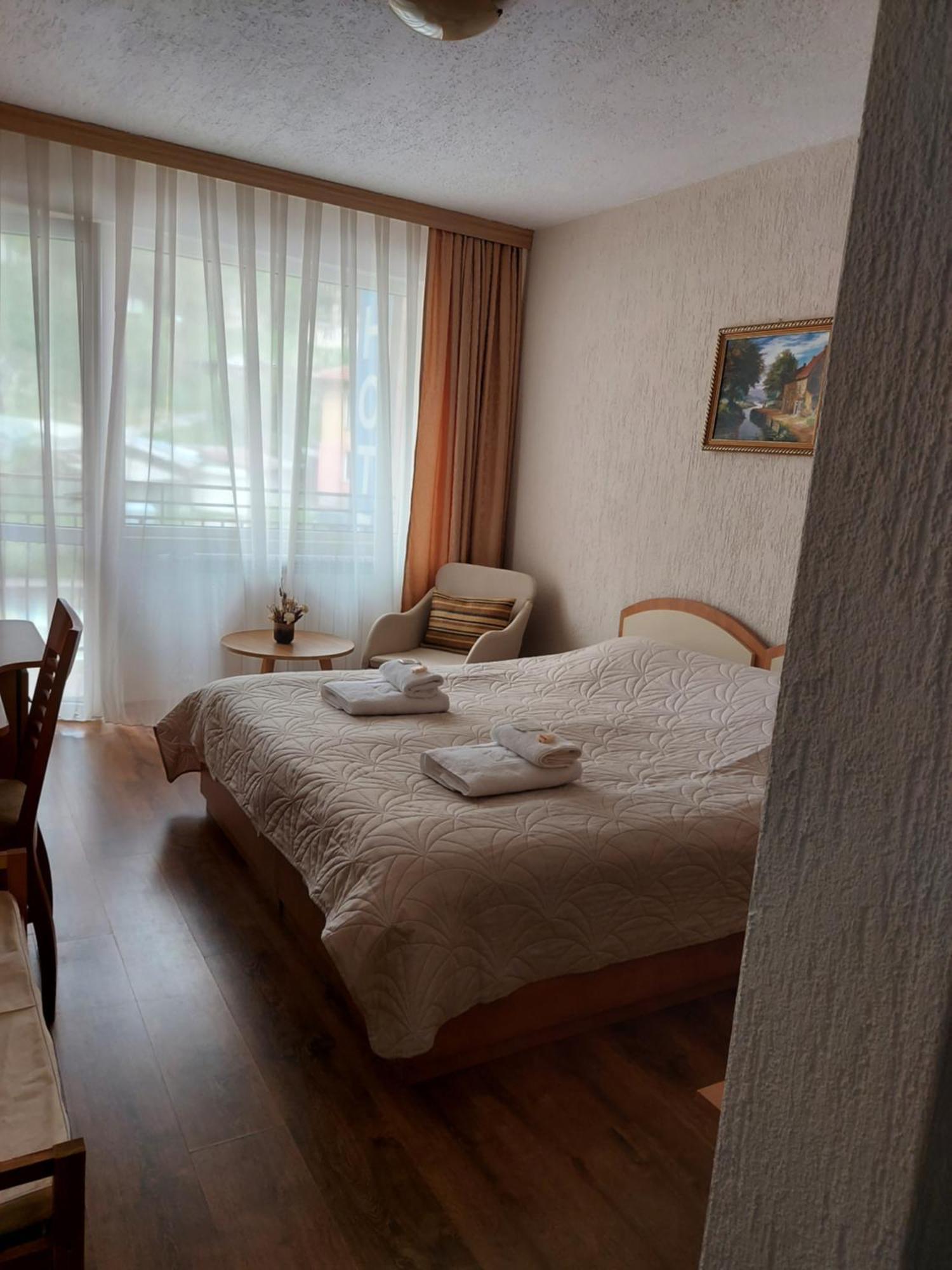Хотел Лагуна Dospat Extérieur photo